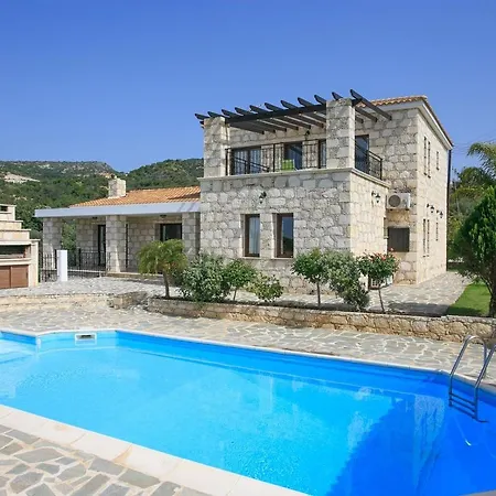 فيلة Serena Peristeronas Polis