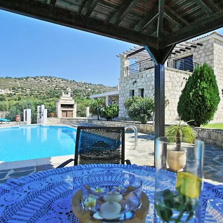 فيلة Serena Peristeronas Polis